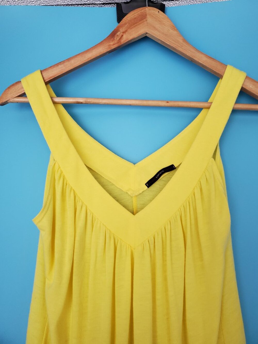 Soprano Blouse Size Small V-Neck Sleeveless Yellow - Picture 2 of 7